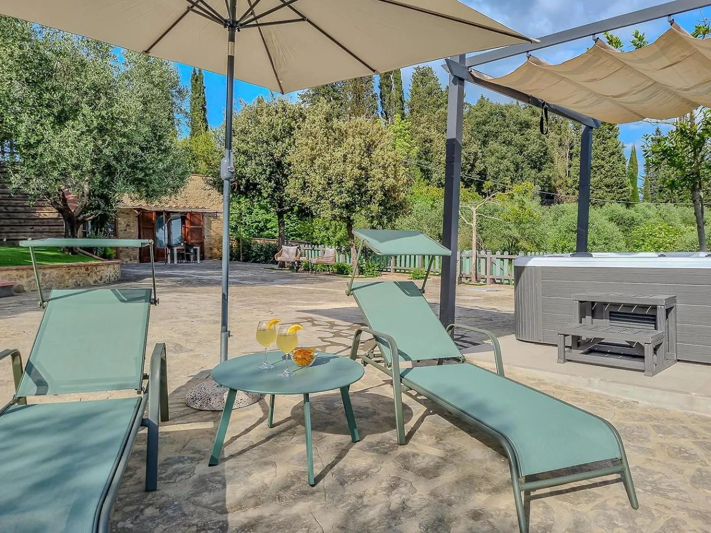 Casa Iris - Home In The Heart Of Tuscany & Jacuzzi contacts